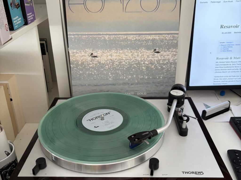 Resavoir matt gold horizon vinyl a